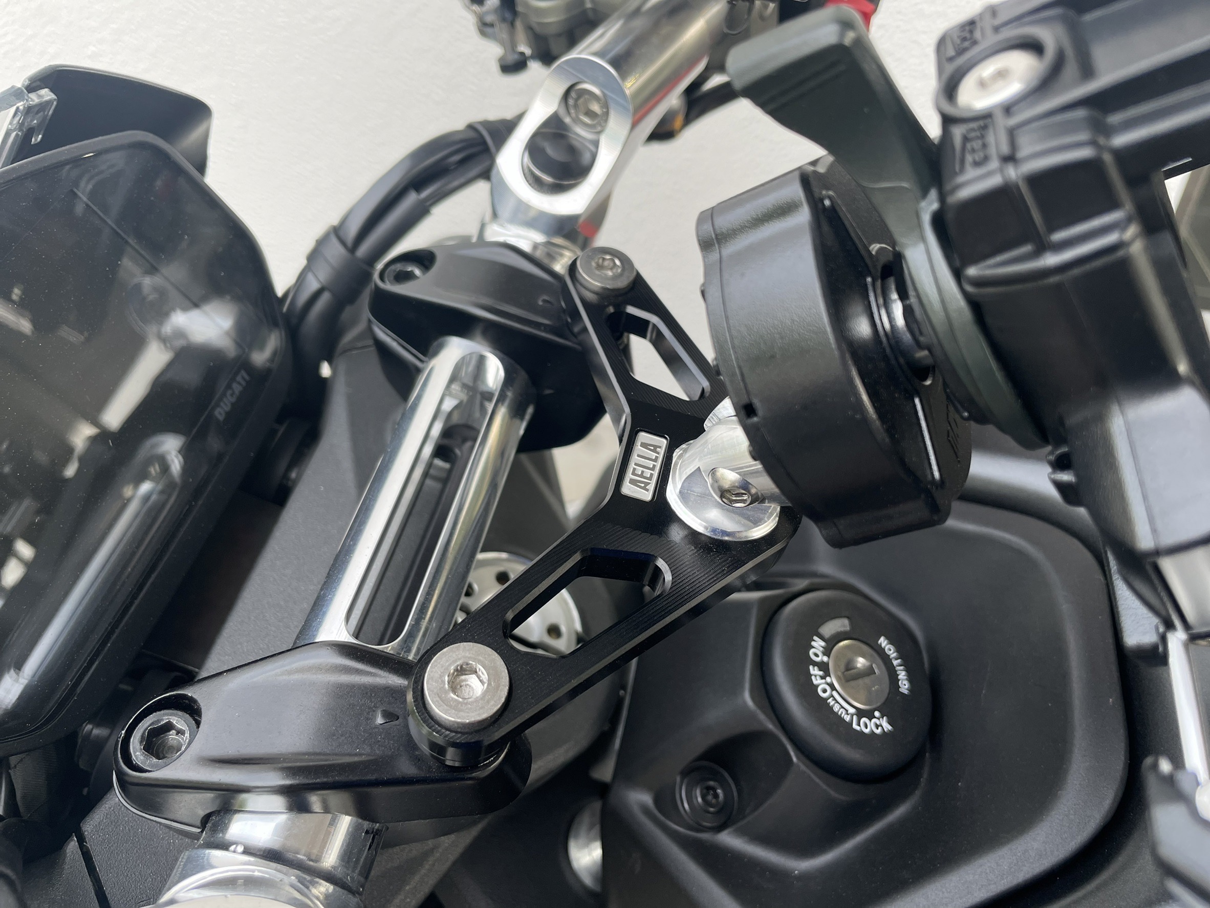 Ducati モンスター937 AELLAスタンドフック Ducati モンスター937 AELLAスタンドフック Ducati モンスター
